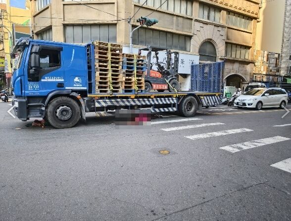 快訊 ／彰化買菜婦「驚見路邊身亡」！目擊民眾嚇壞：全都露出來了...