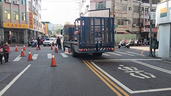 快訊 ／彰化買菜婦「驚見路邊身亡」！目擊民眾嚇壞：全都露出來了...