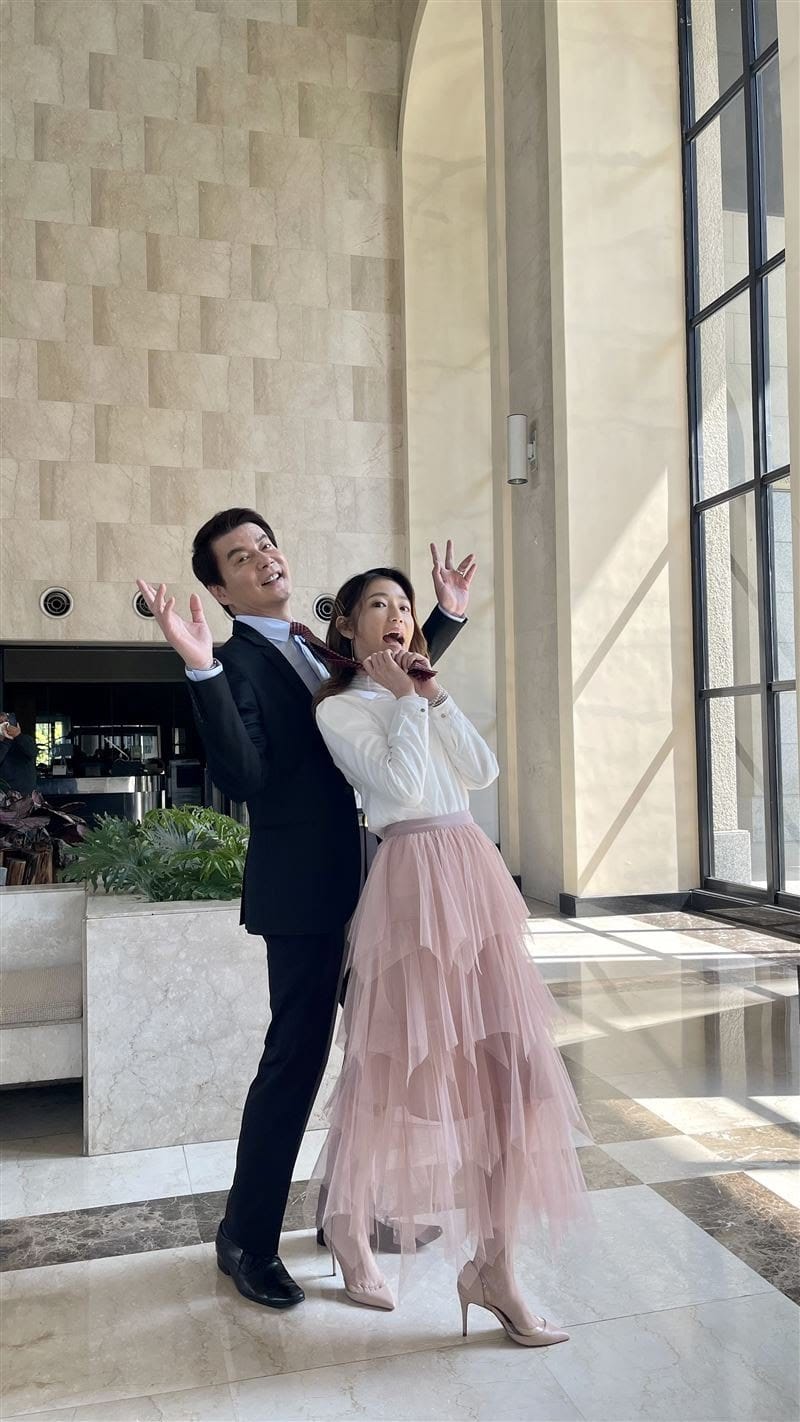 戲中常演渣男!民視一哥「婚後超寵妻小」 秘婚生女「豪宅登記小12妻名下」老婆超火辣❤️