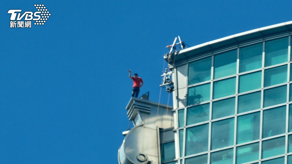 快訊/見證歷史!霍諾德90分鐘「徒手爬完台北101」 緊擁老婆「首度感動發聲」