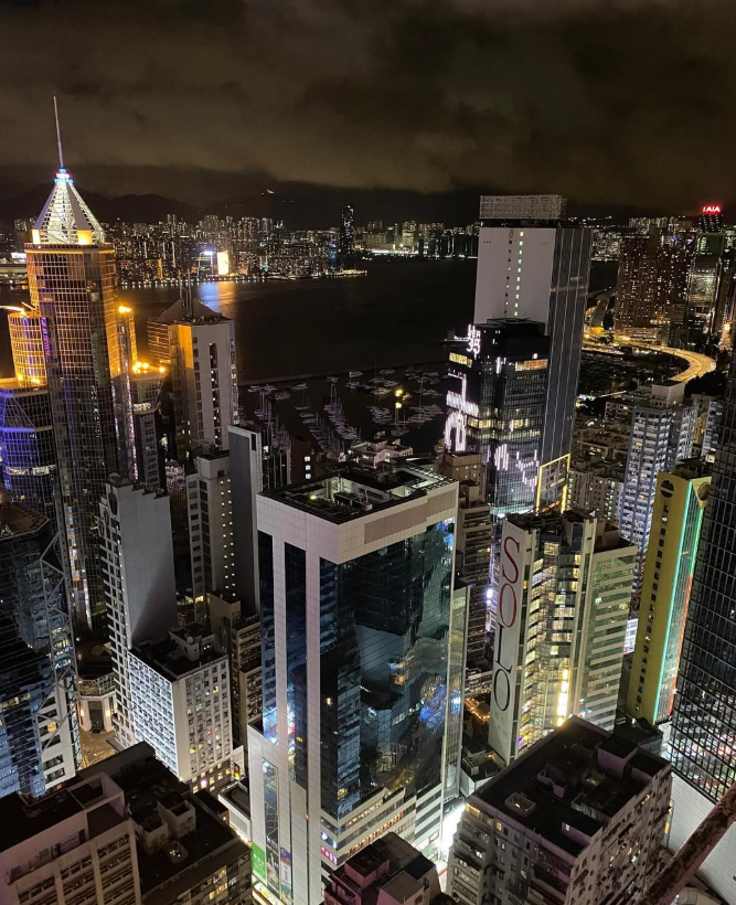 被目睹拍窗求救！他挑戰爬高樓「68層墜落身亡」