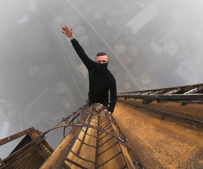 被目睹拍窗求救！他挑戰爬高樓「68層墜落身亡」