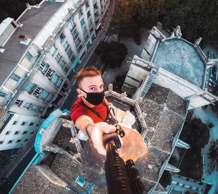 被目睹拍窗求救！他挑戰爬高樓「68層墜落身亡」