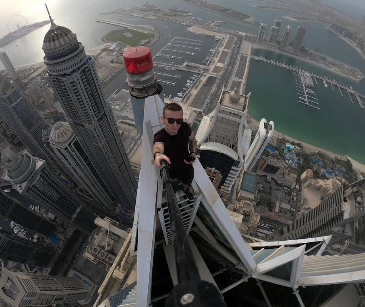 被目睹拍窗求救！他挑戰爬高樓「68層墜落身亡」