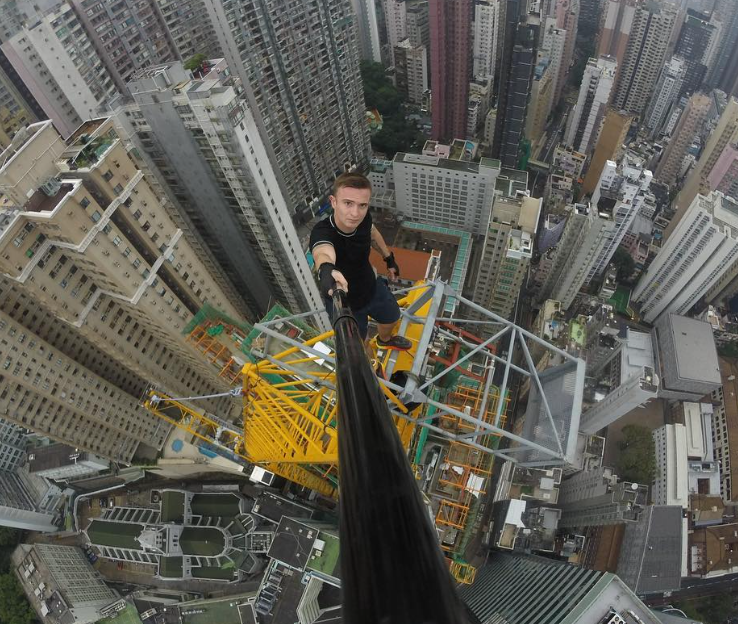 被目睹拍窗求救！他挑戰爬高樓「68層墜落身亡」