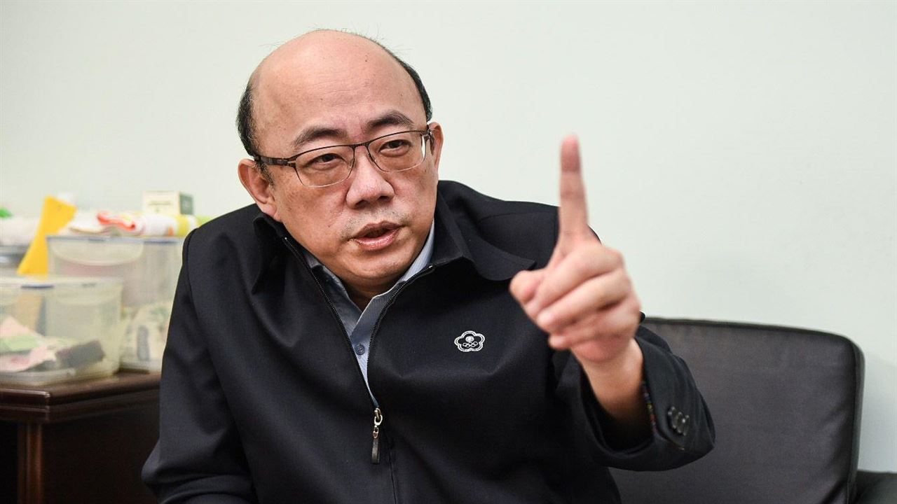 僅花91分鐘！霍諾德「成功徒手攀頂101」　政治大咖逆風發聲「變肉餅傷路人誰負責」