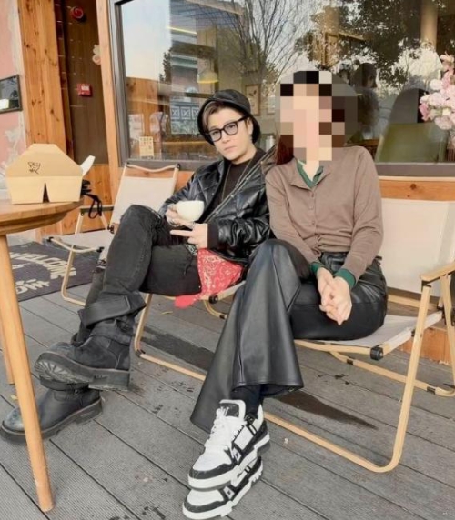 第一代偶像劇男神！粉絲巧遇「合照曝光近況」　網驚「下半身超驚人」：哪來的大媽