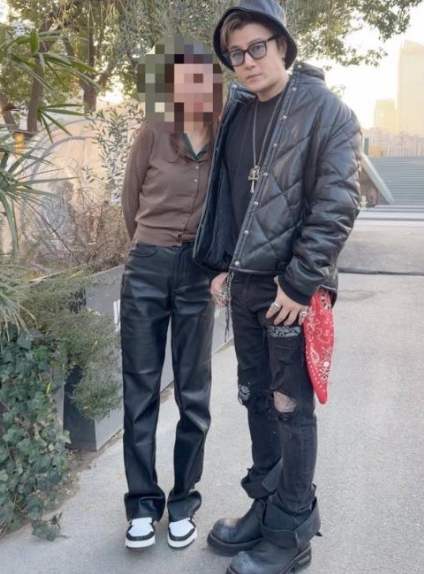 第一代偶像劇男神！粉絲巧遇「合照曝光近況」　網驚「下半身超驚人」：哪來的大媽