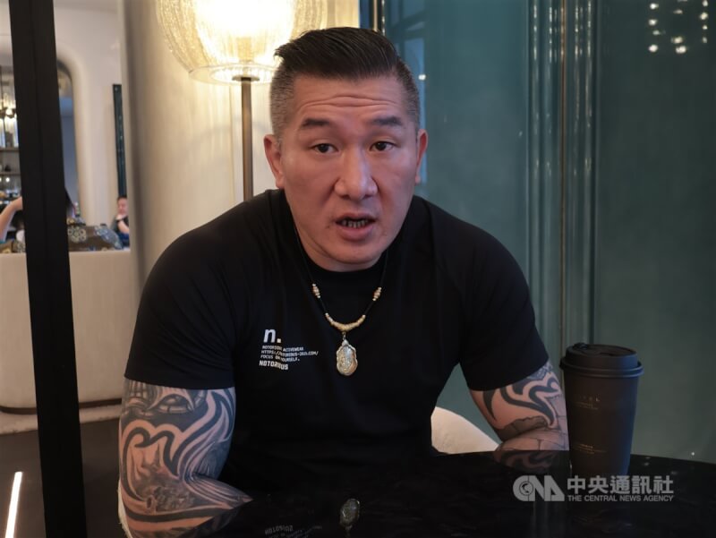 館長驚傳「害無辜的他輕生亡」！昔左右手「曝光內幕」痛罵：冷血無恥