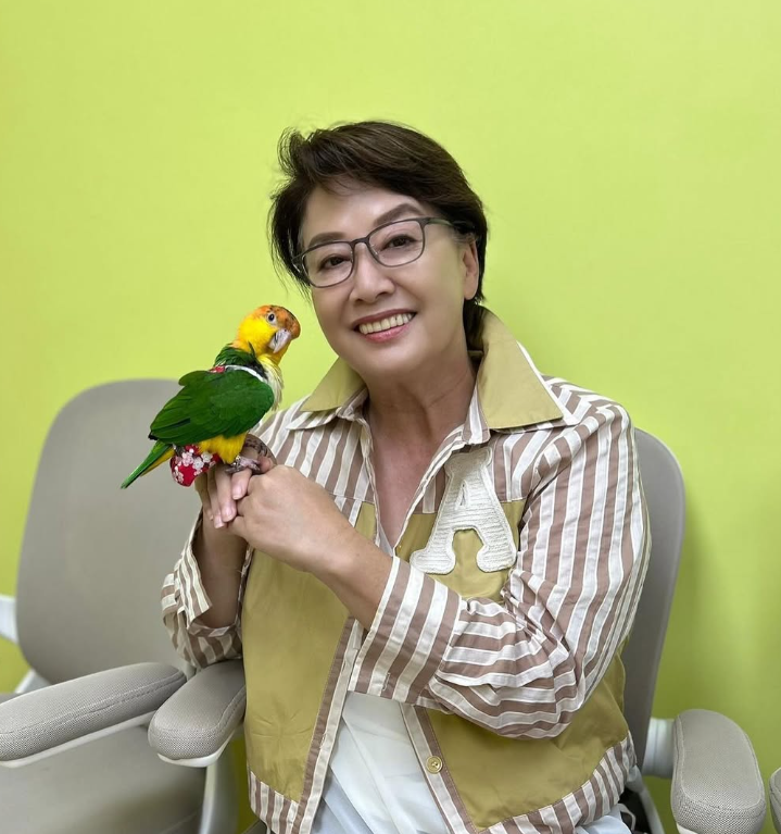 快訊／曾一度癱瘓！69歲資深女星「震撼切除子宮」