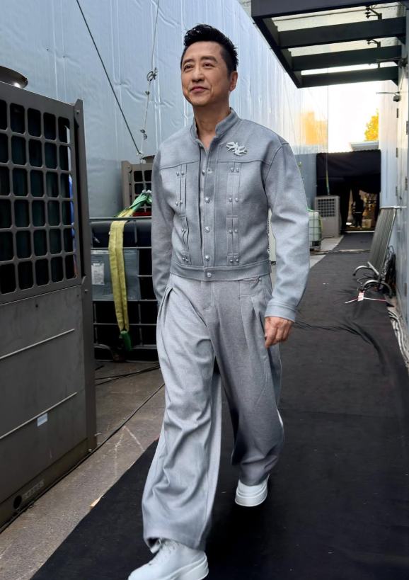 好好先生罕見發怒！哈林「街頭暴怒開罵」　衝突畫面曝光「網卻都挺他」