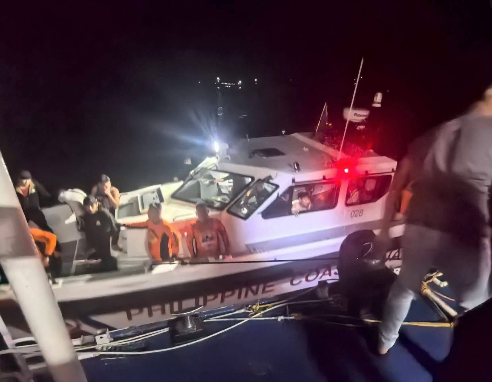 快訊／大型渡輪「滿載350人」驚傳沉沒！「遺體漂浮海上」傷亡人數曝光...