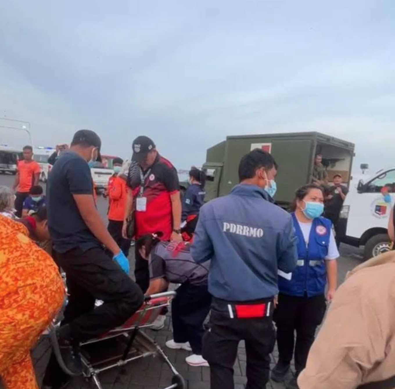 快訊／大型渡輪「滿載350人」驚傳沉沒！「遺體漂浮海上」傷亡人數曝光...