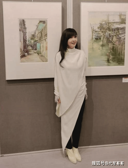 結婚17年依舊不生！58歲玉女巨星「凍齡現身被目擊」　淡出演藝圈多年「曝驚人新身分」   