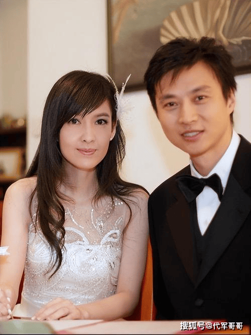 結婚17年依舊不生！58歲玉女巨星「凍齡現身被目擊」　淡出演藝圈多年「曝驚人新身分」   