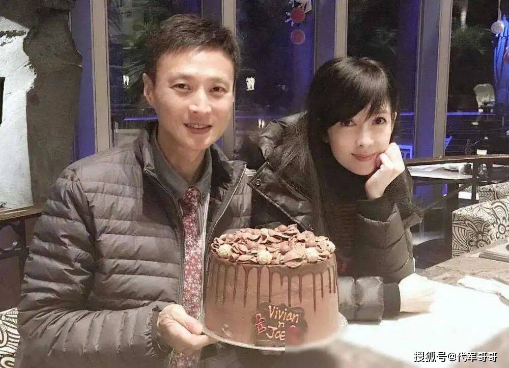 結婚17年依舊不生！58歲玉女巨星「凍齡現身被目擊」　淡出演藝圈多年「曝驚人新身分」   