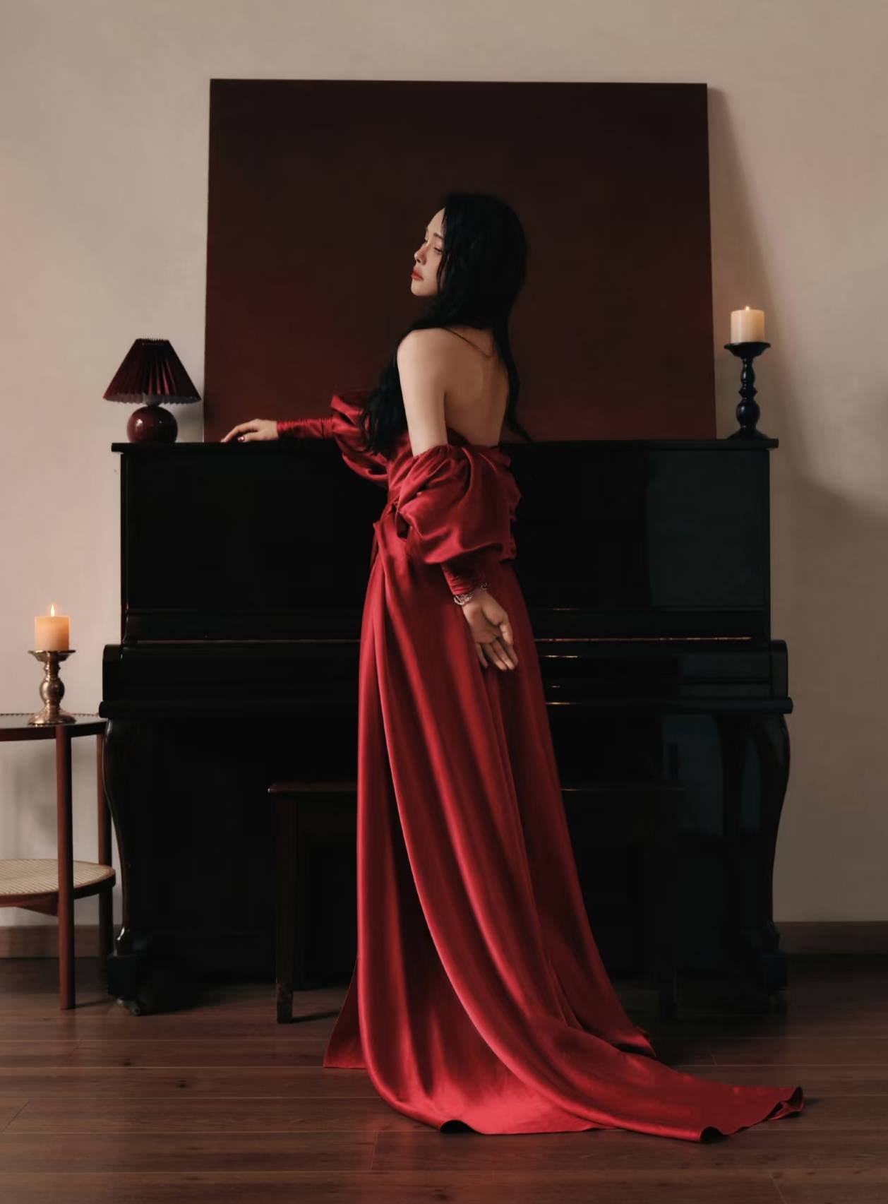 看不出快60！女星大方曬「在家都穿性感睡衣」　57歲依然「保有少女情調」網全暈：性感智慧兼具❤️