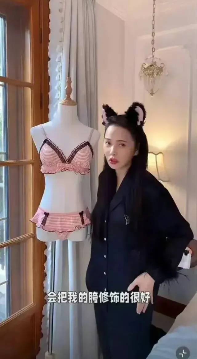 看不出快60！女星大方曬「在家都穿性感睡衣」　57歲依然「保有少女情調」網全暈：性感智慧兼具❤️