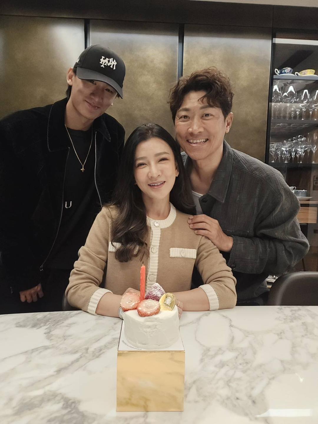 剛離開台灣!侯昌明夫婦「驚傳出事了」 遭滯留錯愕「回不去了...」