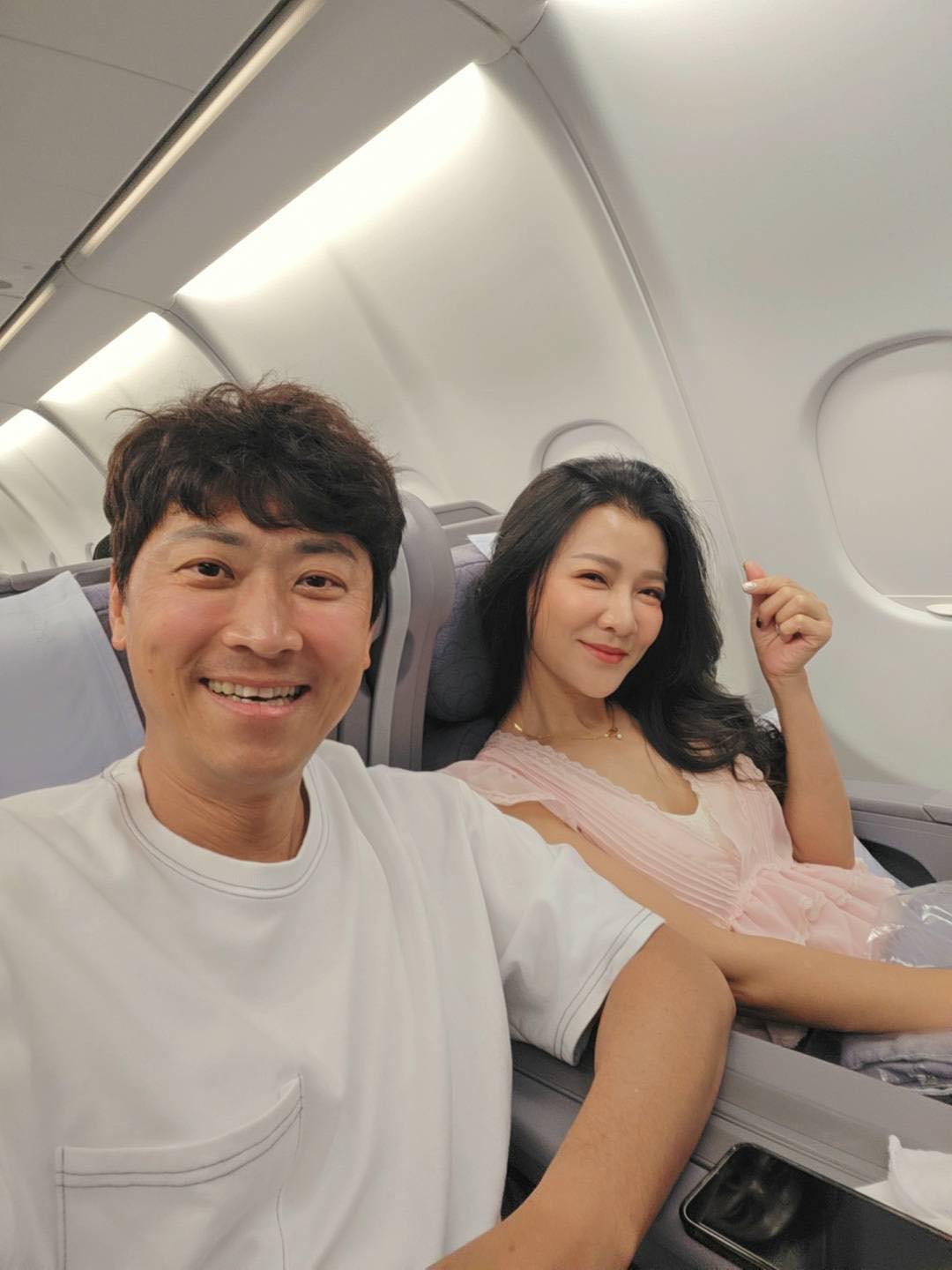 剛離開台灣!侯昌明夫婦「驚傳出事了」 遭滯留錯愕「回不去了...」