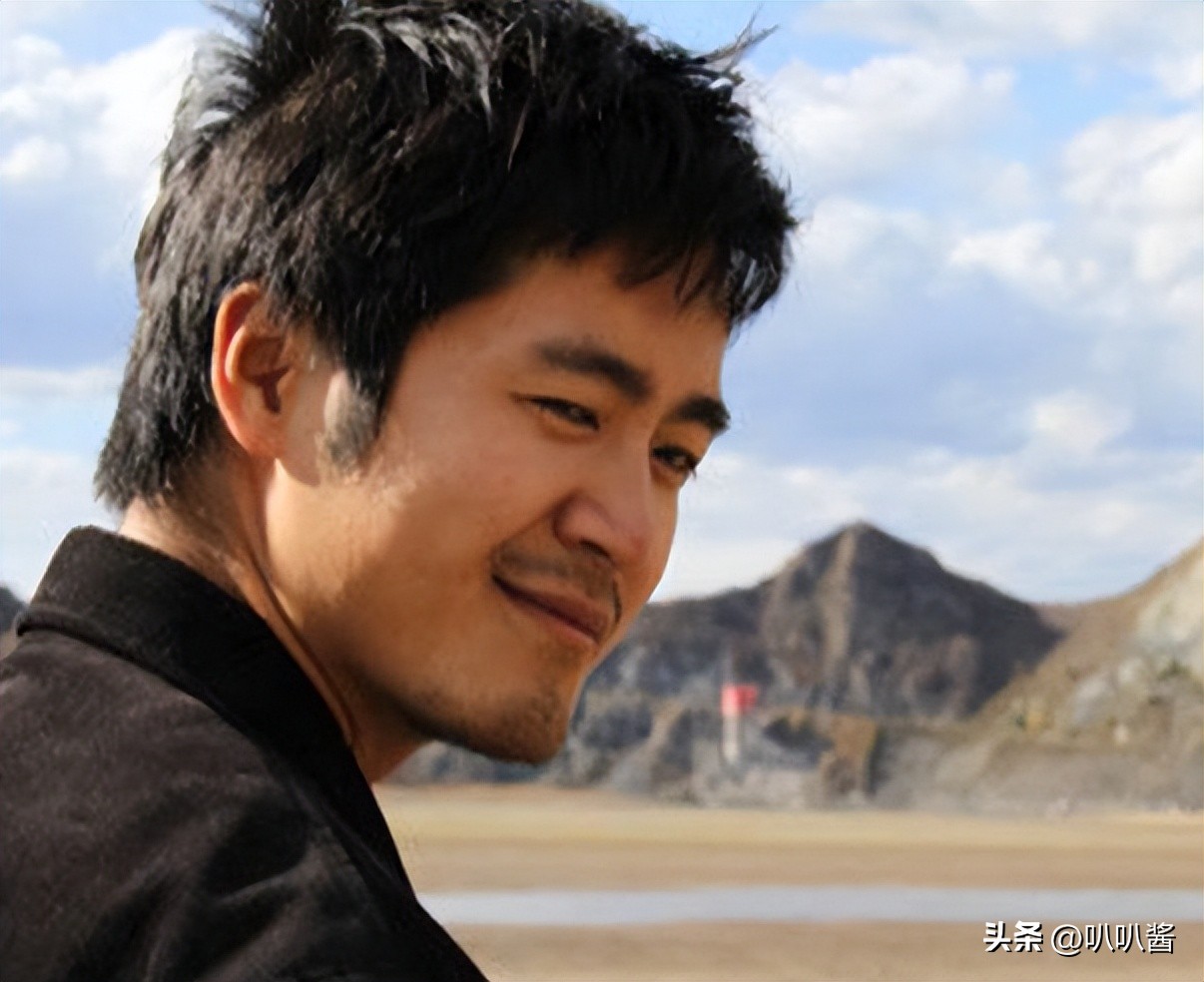 被譽為明日之星!當紅男星「頂樓踱步3小時」墜樓亡 「只留17字遺言」卻救活無數人...