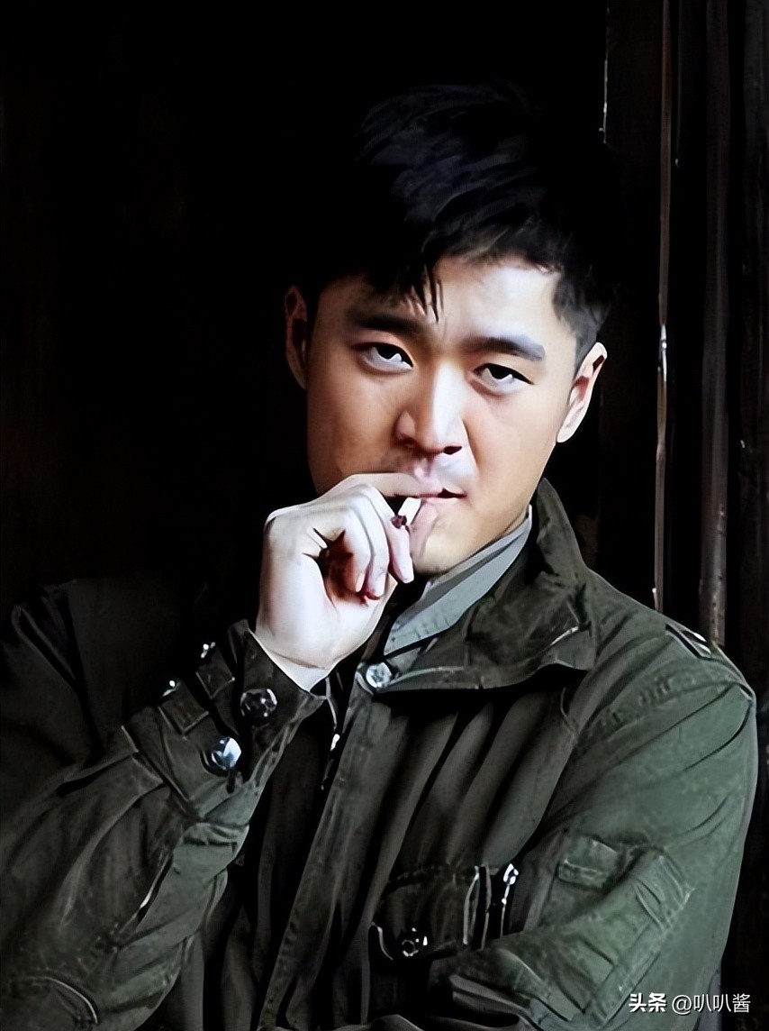 被譽為明日之星!當紅男星「頂樓踱步3小時」墜樓亡 「只留17字遺言」卻救活無數人...