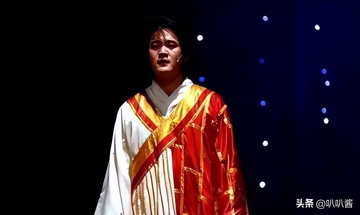 被譽為明日之星!當紅男星「頂樓踱步3小時」墜樓亡 「只留17字遺言」卻救活無數人...