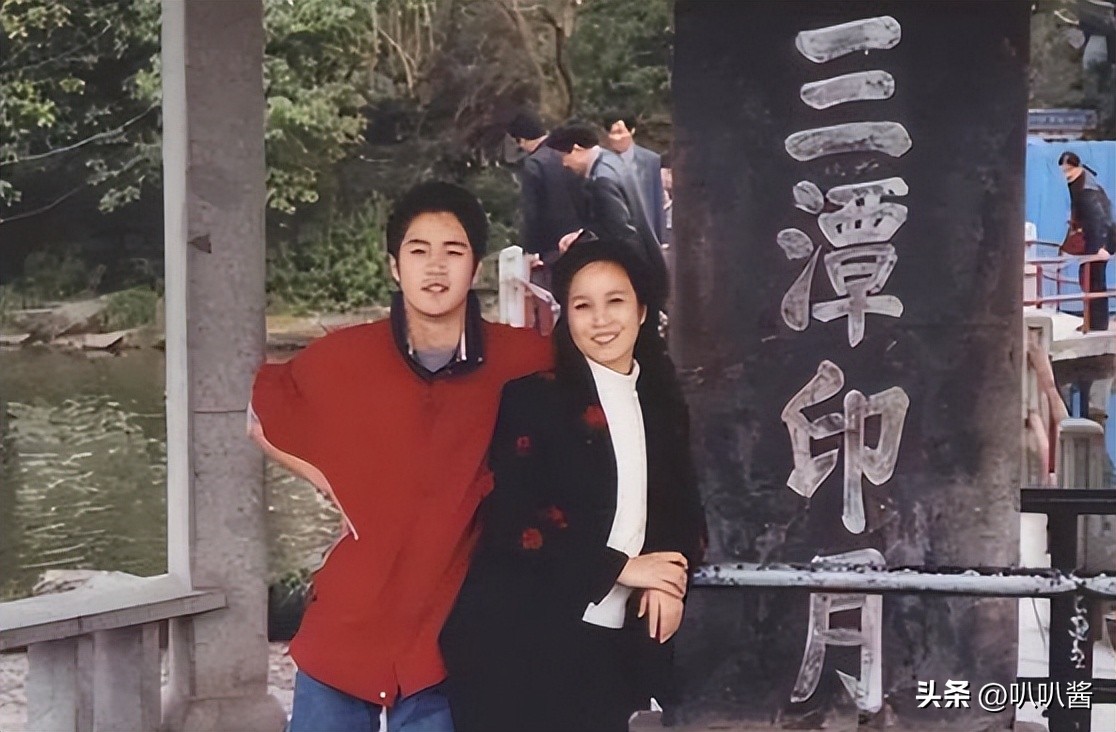 被譽為明日之星!當紅男星「頂樓踱步3小時」墜樓亡 「只留17字遺言」卻救活無數人...