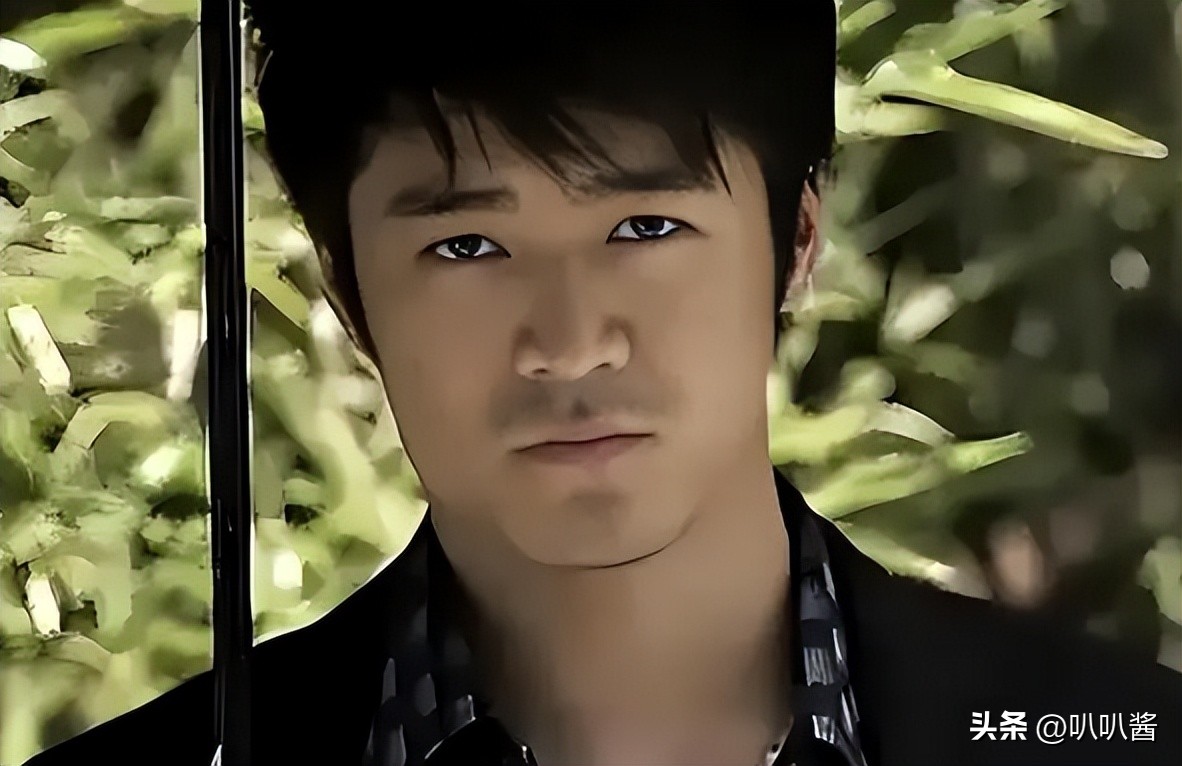 被譽為明日之星!當紅男星「頂樓踱步3小時」墜樓亡 「只留17字遺言」卻救活無數人...