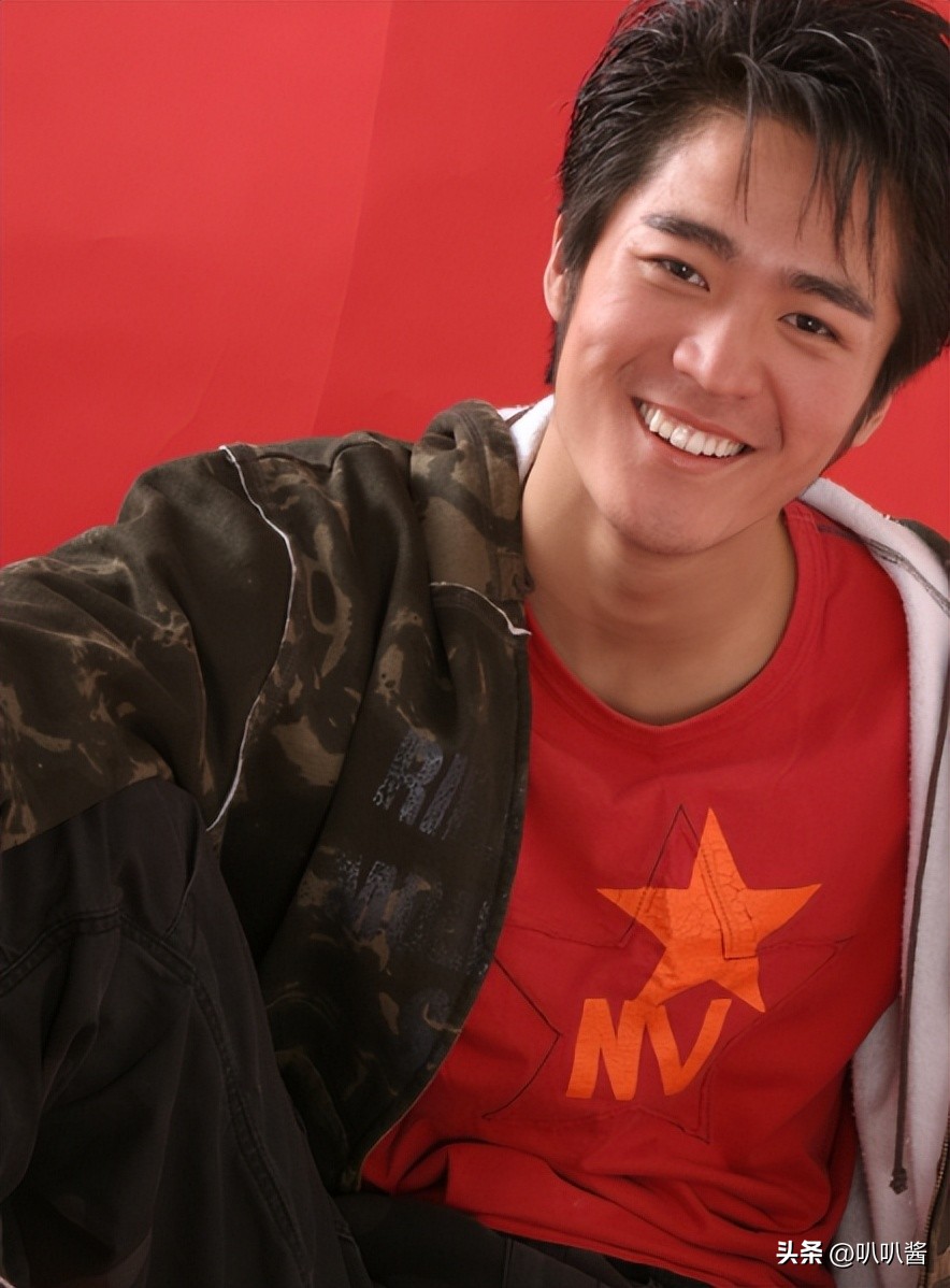 被譽為明日之星!當紅男星「頂樓踱步3小時」墜樓亡 「只留17字遺言」卻救活無數人...