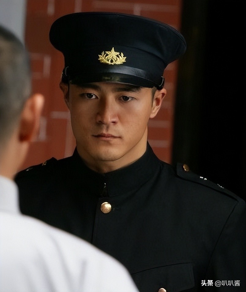 被譽為明日之星!當紅男星「頂樓踱步3小時」墜樓亡 「只留17字遺言」卻救活無數人...