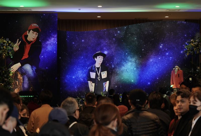 終於現身告別式!乾兒子回憶「見面就被曹西平嗆」 事後還被「拿手錶測人品」從此羈絆半輩子...