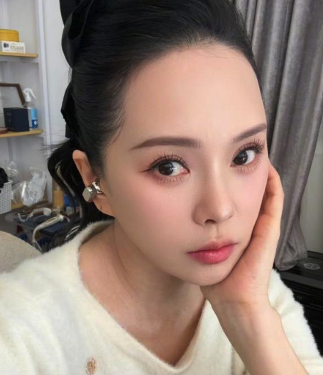 喜迎花甲之年!伊能靜快滿60歲「咬牙鏟肉6公斤」 剪去留10年頭髮「美到變少女」❤️