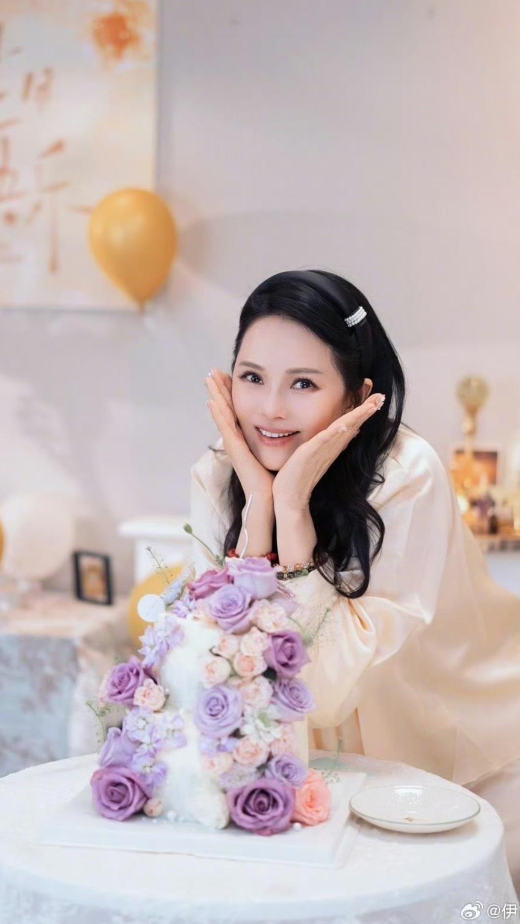 喜迎花甲之年!伊能靜快滿60歲「咬牙鏟肉6公斤」 剪去留10年頭髮「美到變少女」❤️