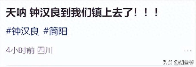 現身鄉下農村!51歲男神被拍「蹲路邊擺攤賣菜」 一抬頭「白髮垮臉遮不住」網傻:像個小老頭