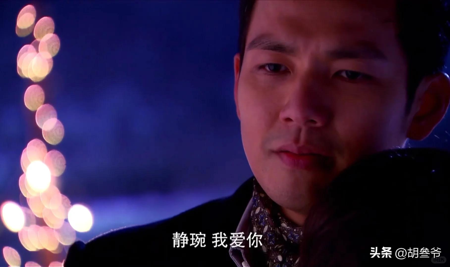 現身鄉下農村!51歲男神被拍「蹲路邊擺攤賣菜」 一抬頭「白髮垮臉遮不住」網傻:像個小老頭