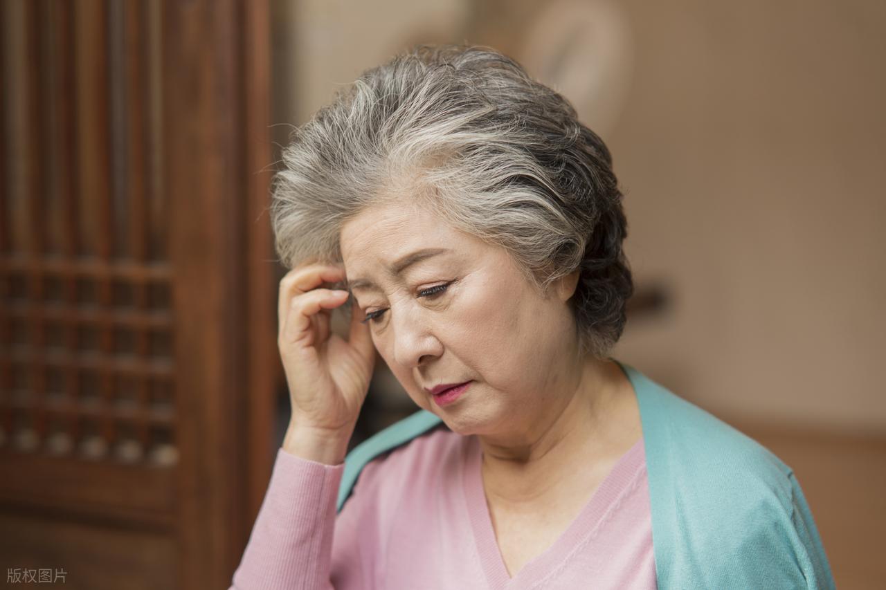 研究上萬痴呆患者!發現「有老年痴呆的老人」都有2個共同點