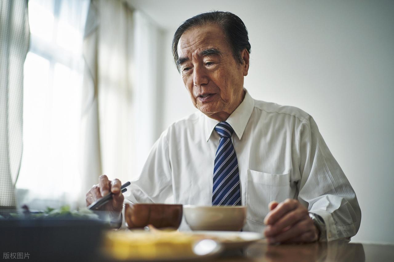 研究上萬痴呆患者!發現「有老年痴呆的老人」都有2個共同點