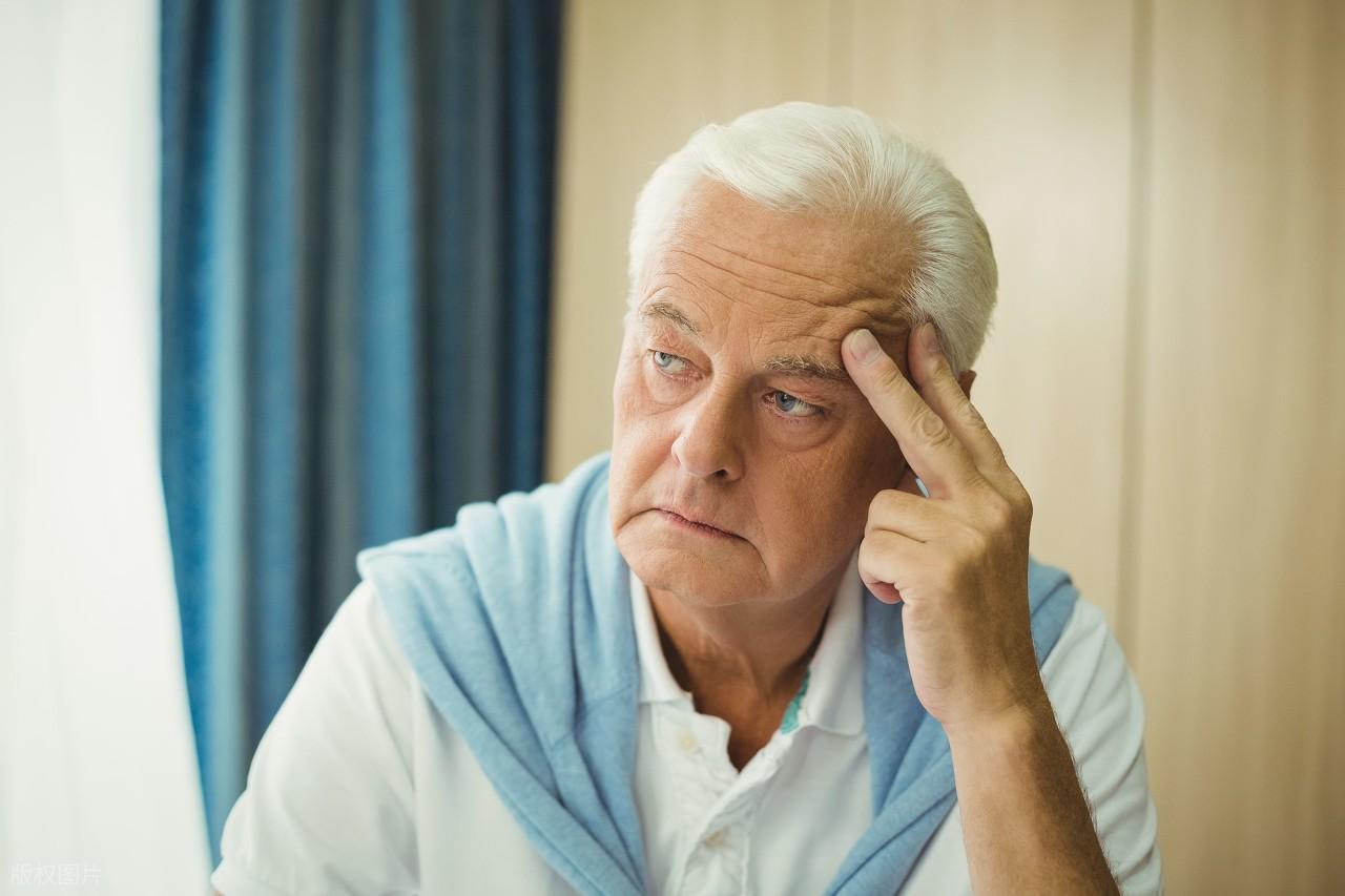 研究上萬痴呆患者!發現「有老年痴呆的老人」都有2個共同點