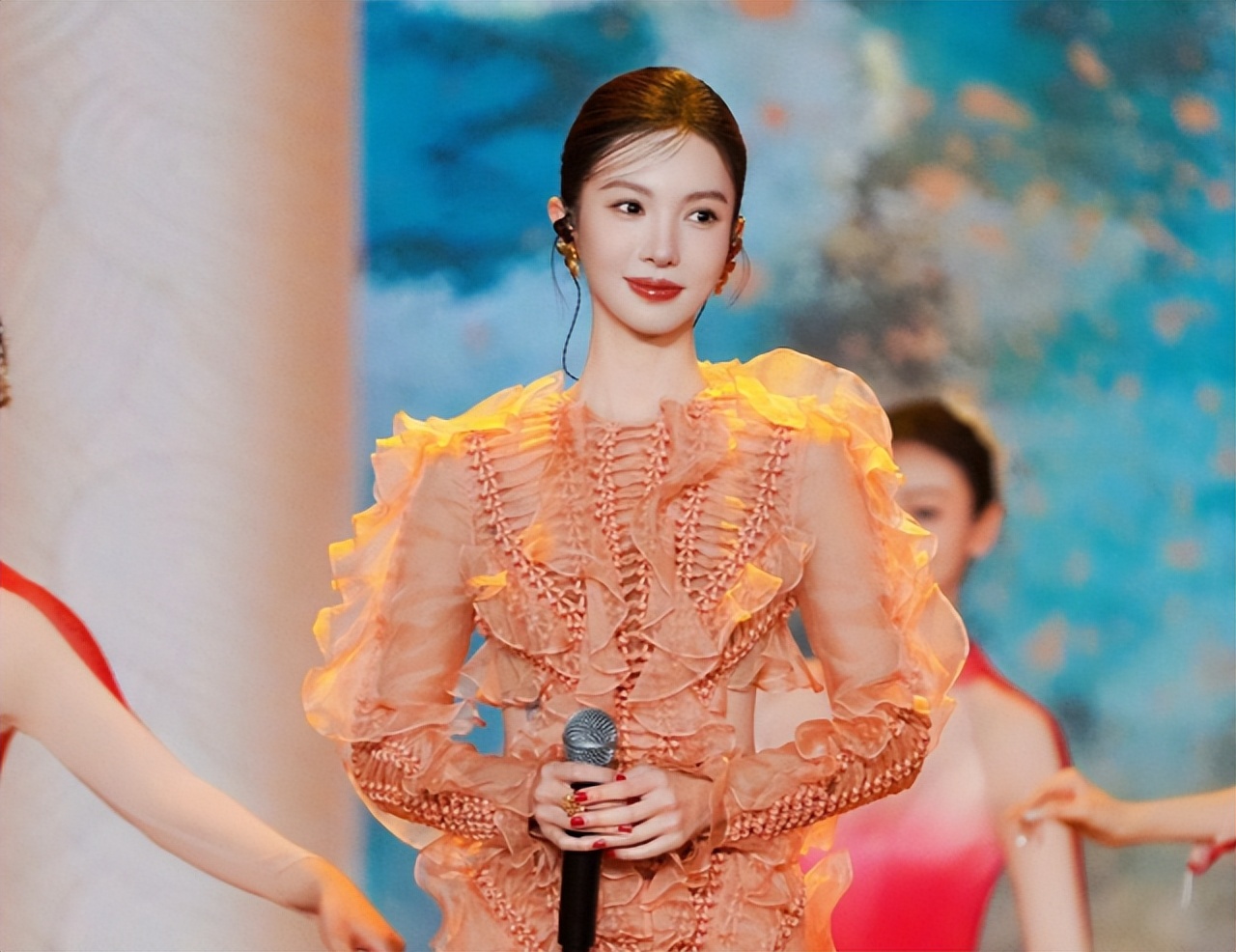 當紅女星「被爆料肇事逃逸」！出事後「竟叫助理頂罪」監視器全都錄...