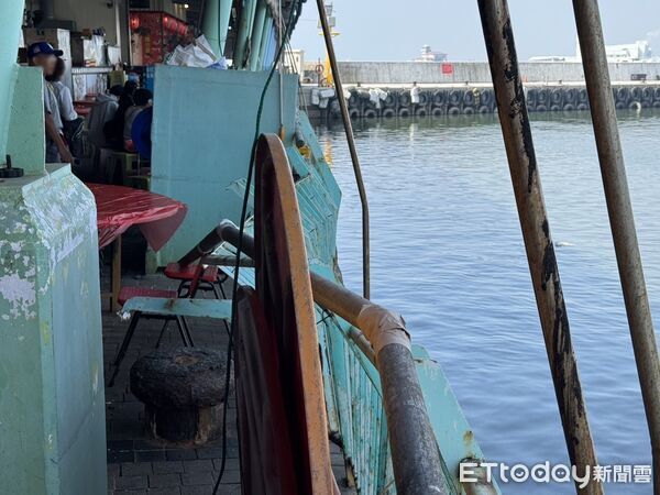 快訊/東港19歲女子「遭船隻猛撞欄杆」!當場被緊急送醫...