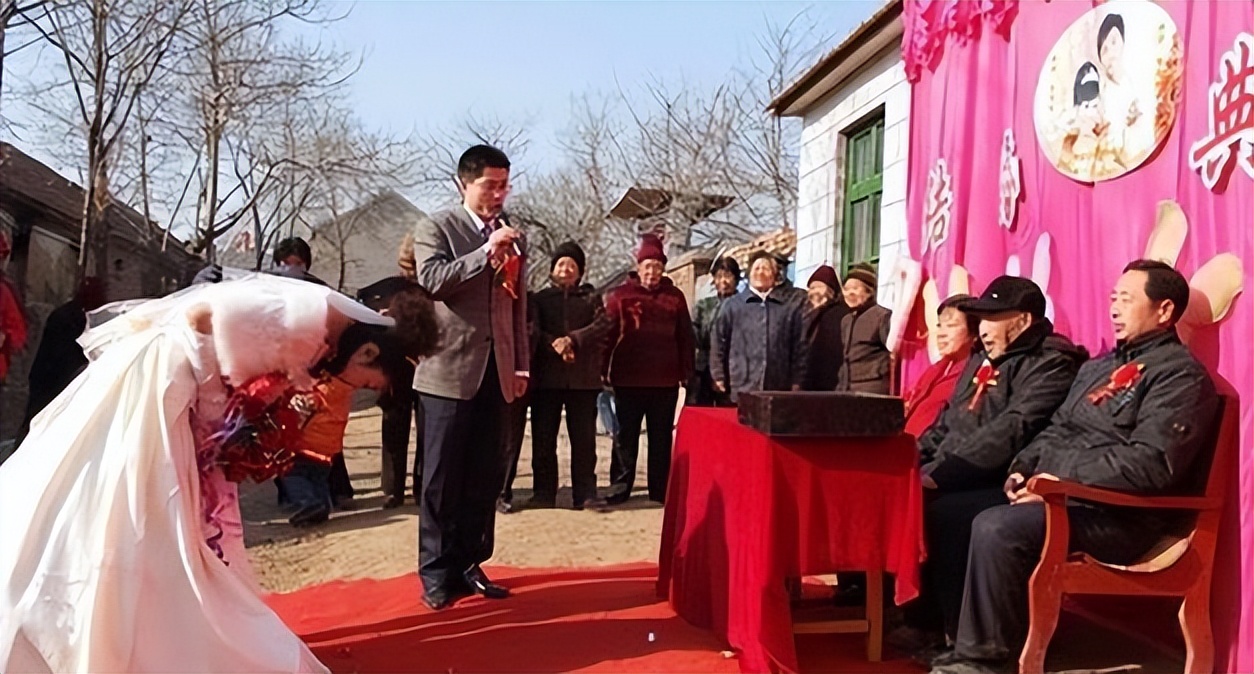 離婚後流落在外!男子不捨「接29歲前表嫂同居」 本是好事一樁「直到女方正臉曝光」網全暴動了...