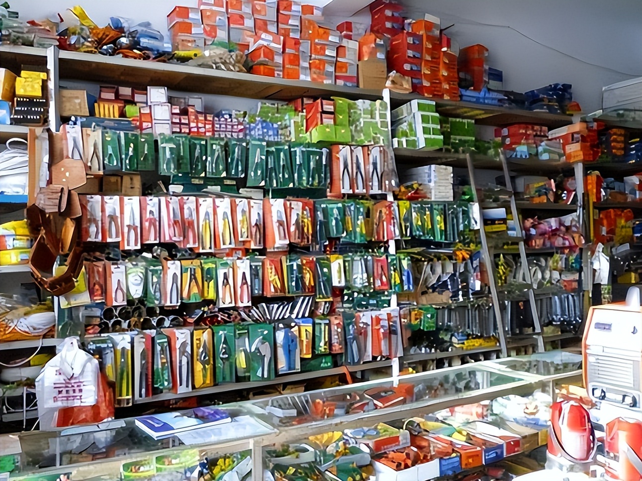 離婚後流落在外!男子不捨「接29歲前表嫂同居」 本是好事一樁「直到女方正臉曝光」網全暴動了...