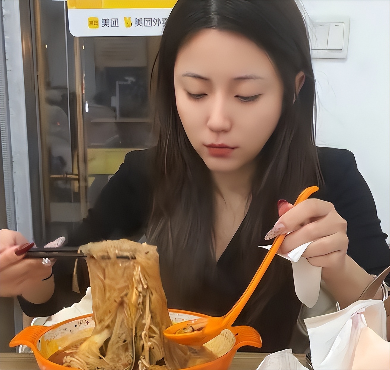 離婚後流落在外!男子不捨「接29歲前表嫂同居」 本是好事一樁「直到女方正臉曝光」網全暴動了...