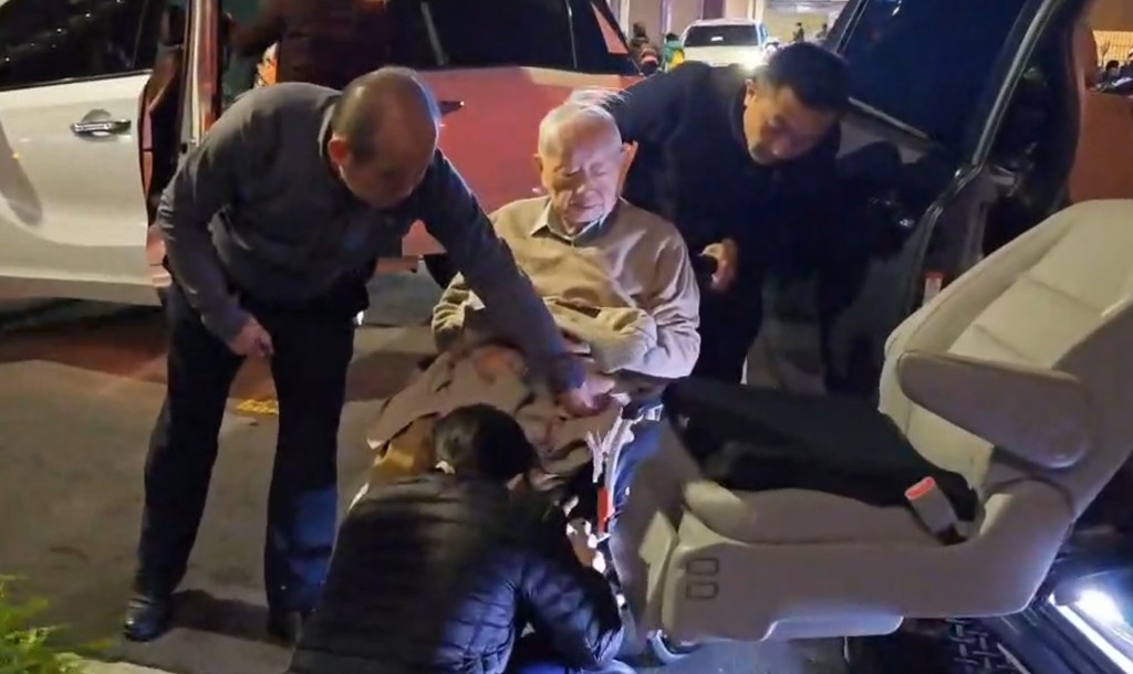 黃仁勳、張忠謀「2大巨頭會面」! 94歲張忠謀「罕見坐輪椅現身」他親曝真實狀態