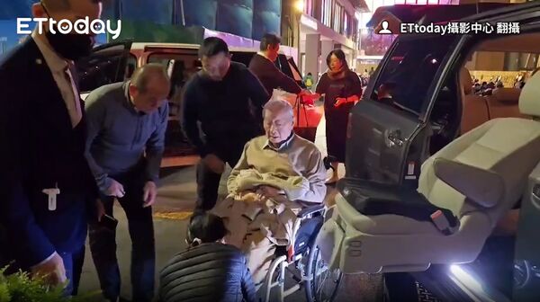 黃仁勳、張忠謀「2大巨頭會面」! 94歲張忠謀「罕見坐輪椅現身」他親曝真實狀態