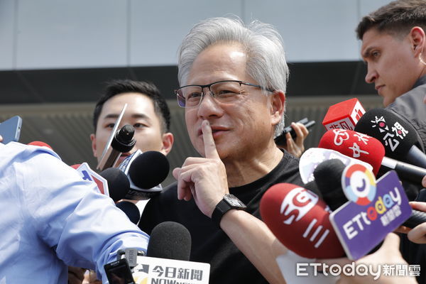 黃仁勳、張忠謀「2大巨頭會面」! 94歲張忠謀「罕見坐輪椅現身」他親曝真實狀態