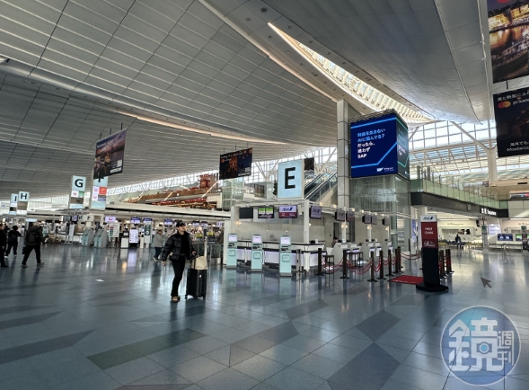 街頭遭丟催淚彈!現場混亂尖叫「5人遭攻擊」 警趕到「3嫌已經逃亡」現況曝光