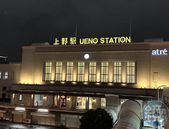 街頭遭丟催淚彈!現場混亂尖叫「5人遭攻擊」 警趕到「3嫌已經逃亡」現況曝光