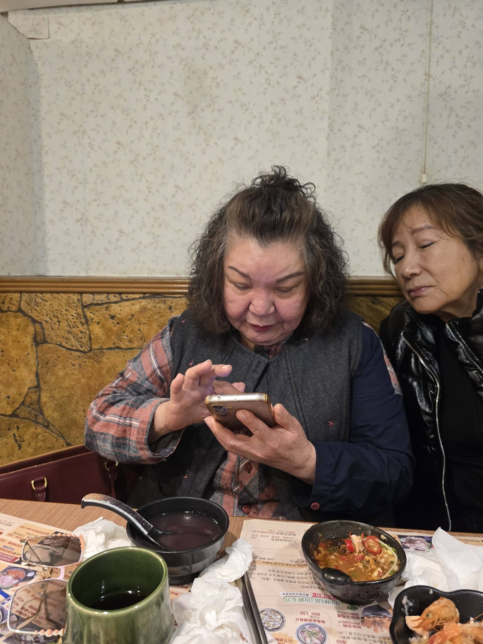 台灣第一代女諧星！她當紅引退「轉行變東區億萬富婆」　陳紅曝「她73歲驚人近況」網全佩服